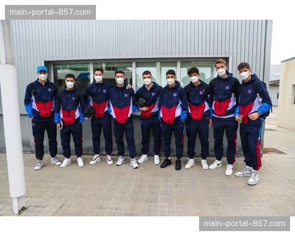 为应对密集赛程,巴萨B队四名小将被哈维征召至一线队参与合练 为应对密集赛程,巴萨B队四名小将被哈维征召至一线队参与合练