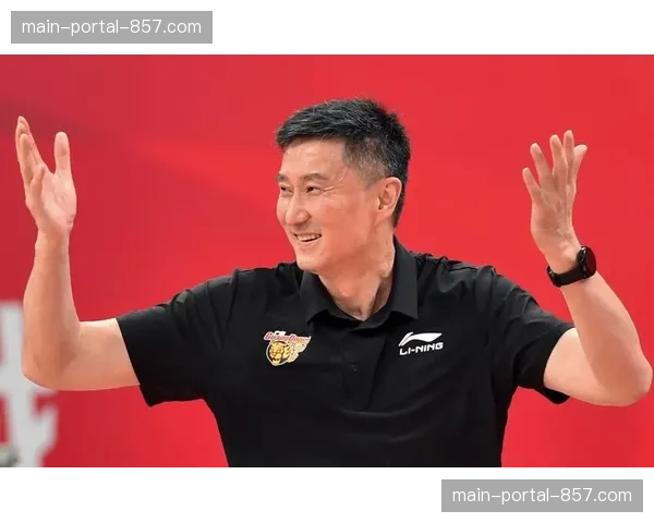 杜锋深夜采访谈新老交替，坦言每个教练都不容易